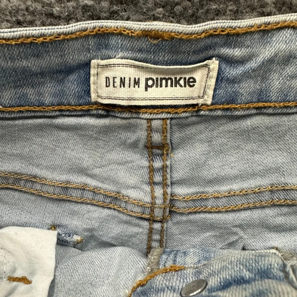Pimkie Denim Shorts Womens Size 38 Light Wash Blue Raw Hem Casual Low Rise Jean